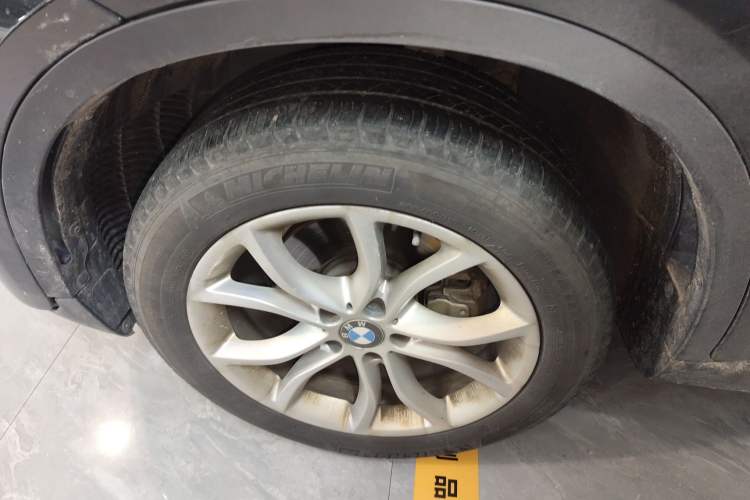 Used BMW X6 2018 xDrive28i Left Front Wheel Hub