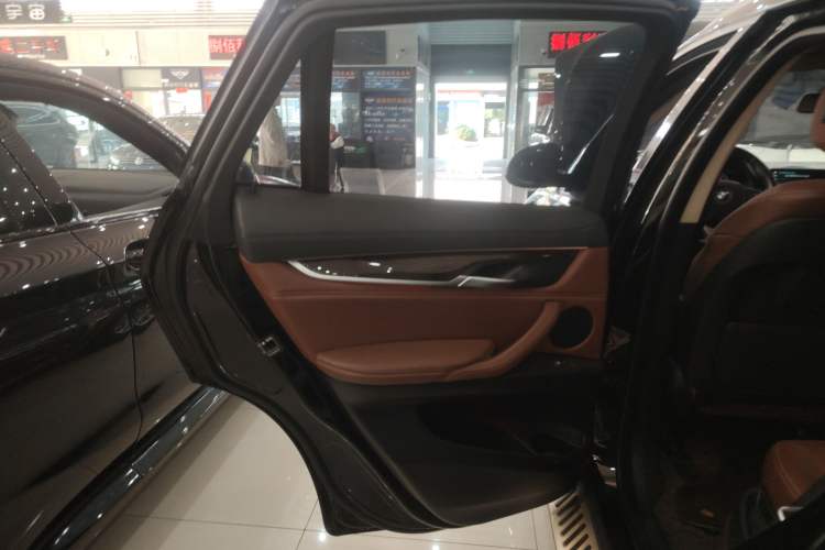 Used BMW X6 2018 xDrive28i Left Rear Door Interior