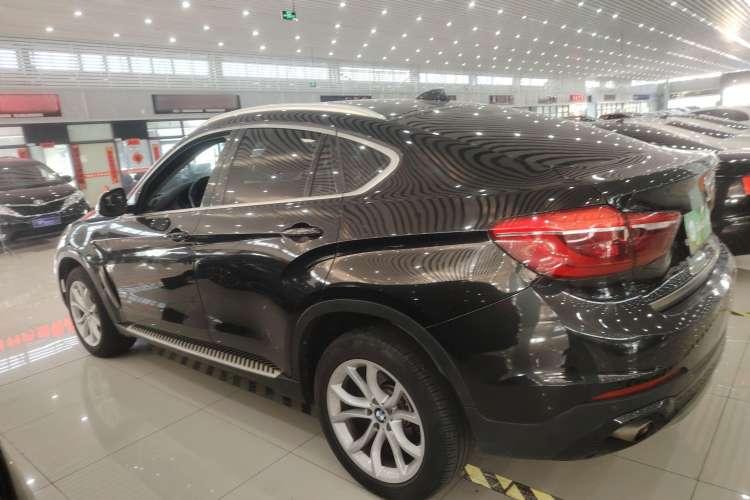 Used BMW X6 2018 xDrive28i Left Side