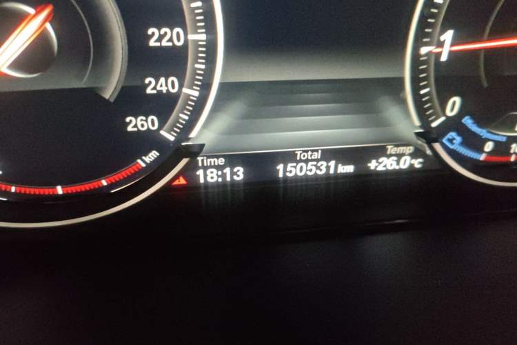 Used BMW X6 2018 xDrive28i Odometer Close Up