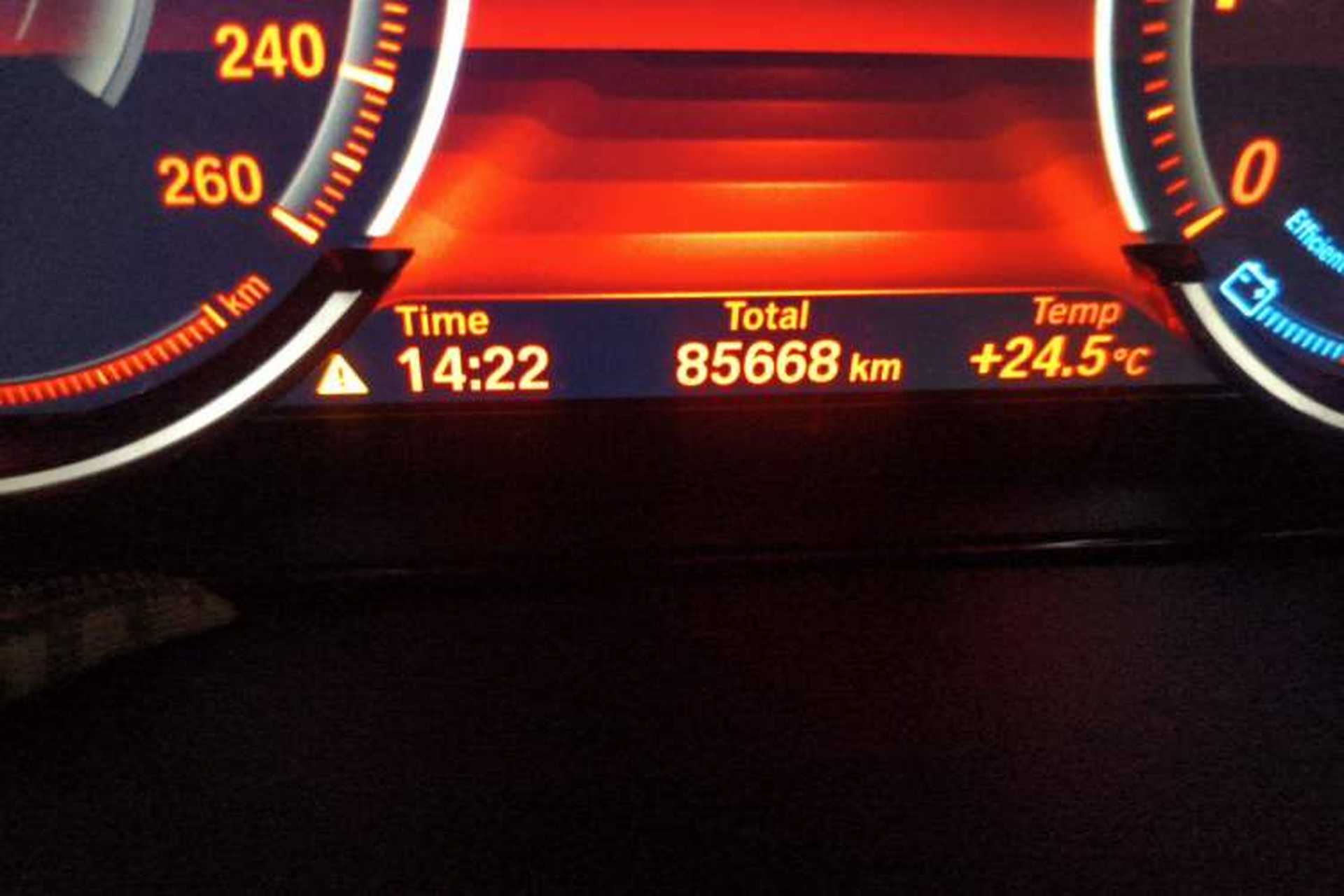 Used BMW X6 2018 xDrive28i Odometer Close Up