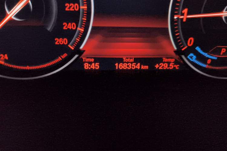Used BMW X6 2018 xDrive28i Odometer Close Up