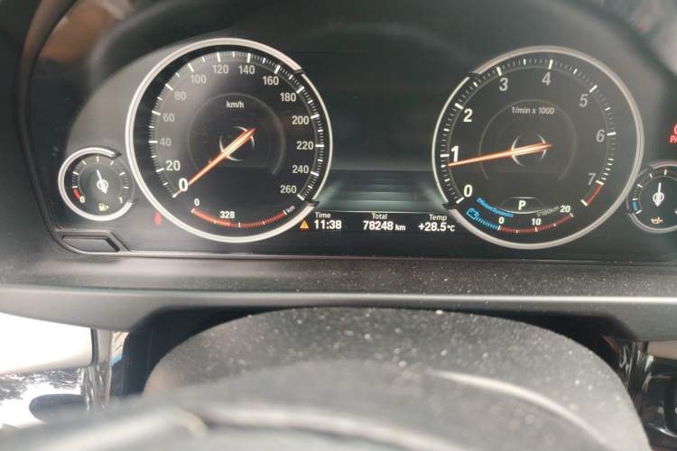 Used BMW X6  Odometer Close Up