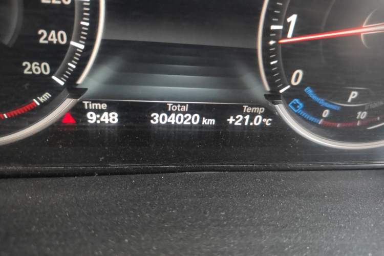 Used BMW X6 2018 xDrive28i Odometer Close Up