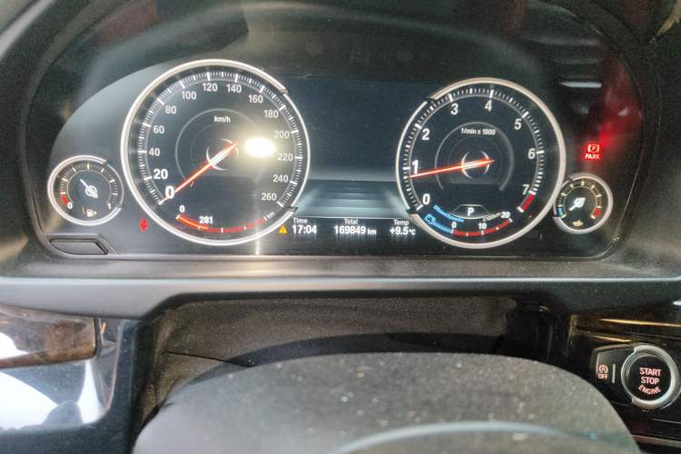 Used BMW X6 2018 xDrive28i Odometer Close Up
