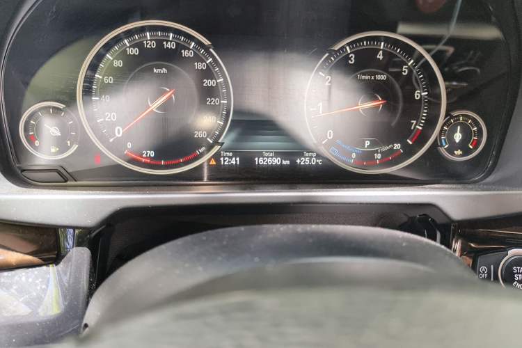 Used BMW X6 2018 xDrive28i Odometer Close Up