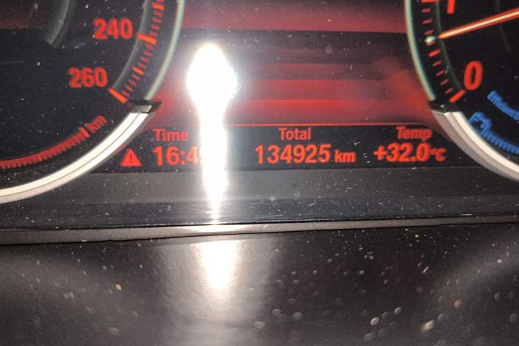 Used BMW X6 2018 xDrive35i Leading Model Odometer Close Up