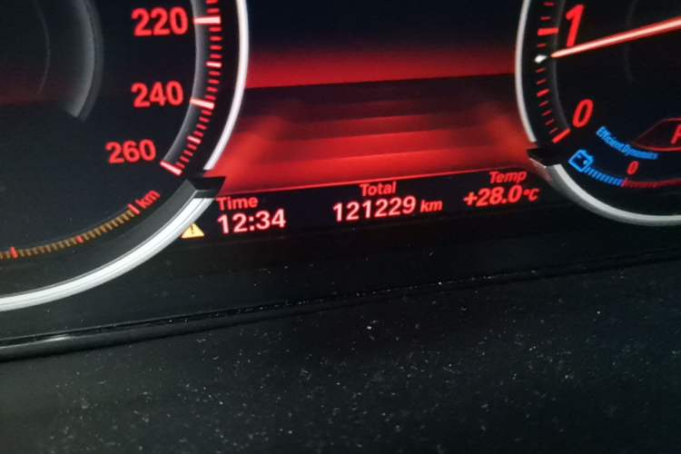 Used BMW X6 2018 xDrive28i Odometer Close Up