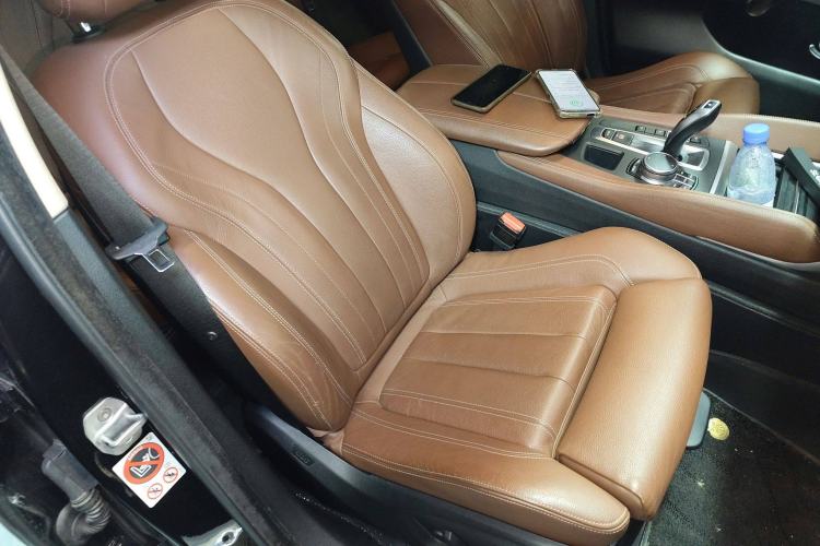 Used BMW X6 2018 xDrive28i Right Front Seat