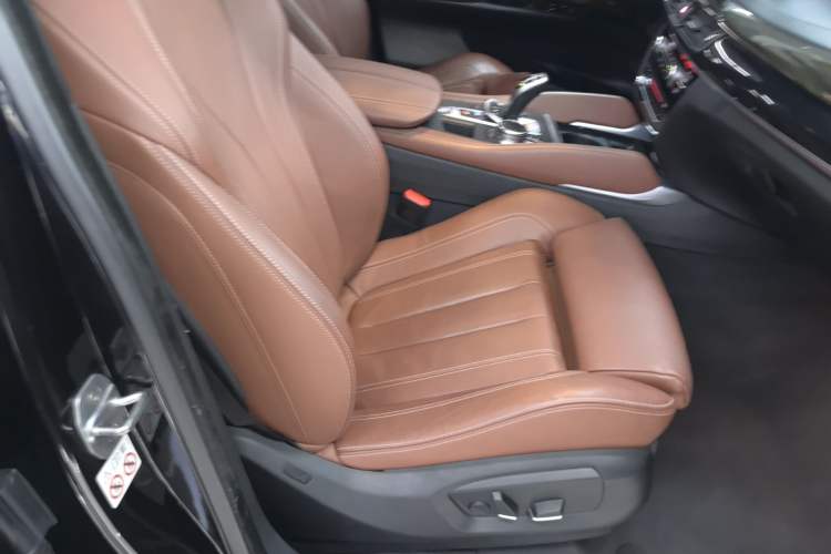 Used BMW X6 2018 xDrive35i M Sport Luxury Edition Right Front Seat