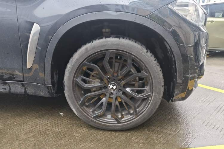 Used BMW X6 2018 xDrive28i Right Front Wheel Hub