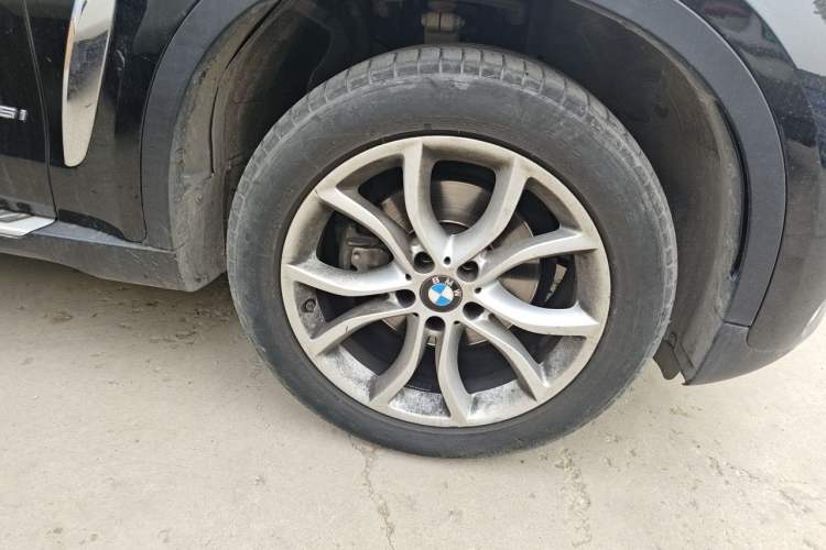 Used BMW X6  Right Front Wheel Hub