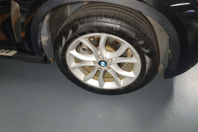 Used BMW X6 2018 xDrive28i Right Front Wheel Hub