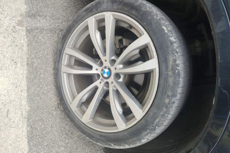 Used BMW X6  Right Front Wheel Hub