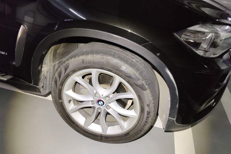 Used BMW X6 2018 xDrive28i Right Front Wheel Hub