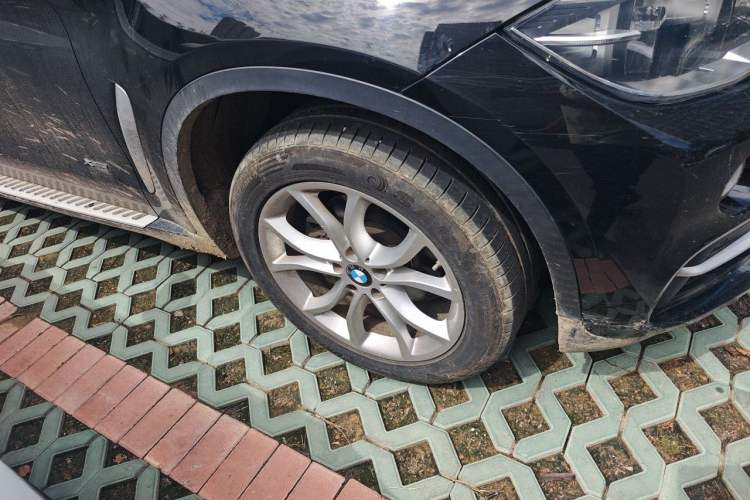 Used BMW X6  Right Front Wheel Hub