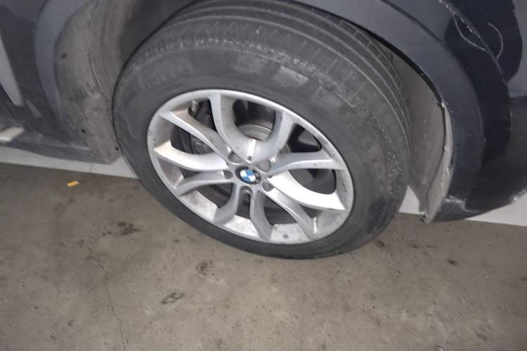 Used BMW X6 2018 xDrive35i Base Model Middle East Right Front Wheel Hub