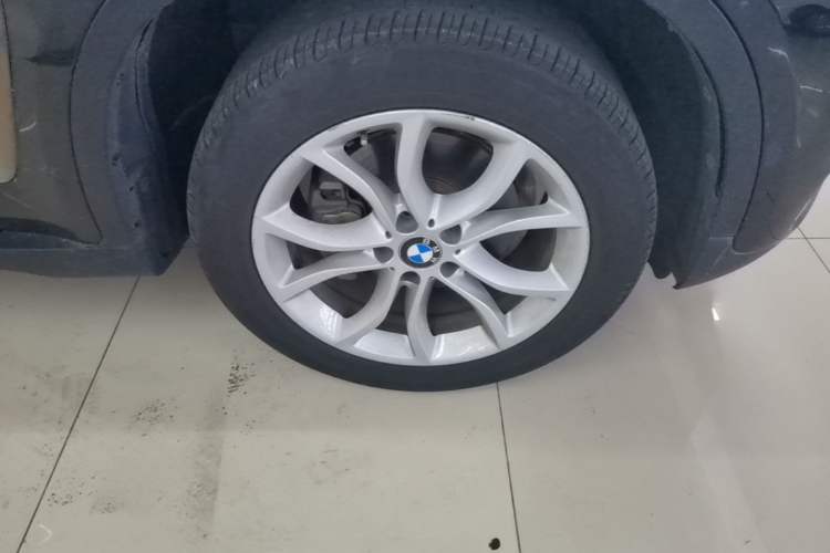 Used BMW X6 2018 xDrive28i Right Front Wheel Hub