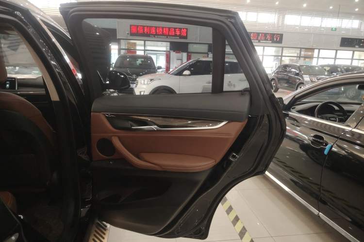 Used BMW X6 2018 xDrive28i Right Rear Door Interior