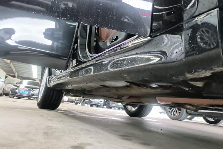 Used BMW X6 2018 xDrive28i Right Side Sill