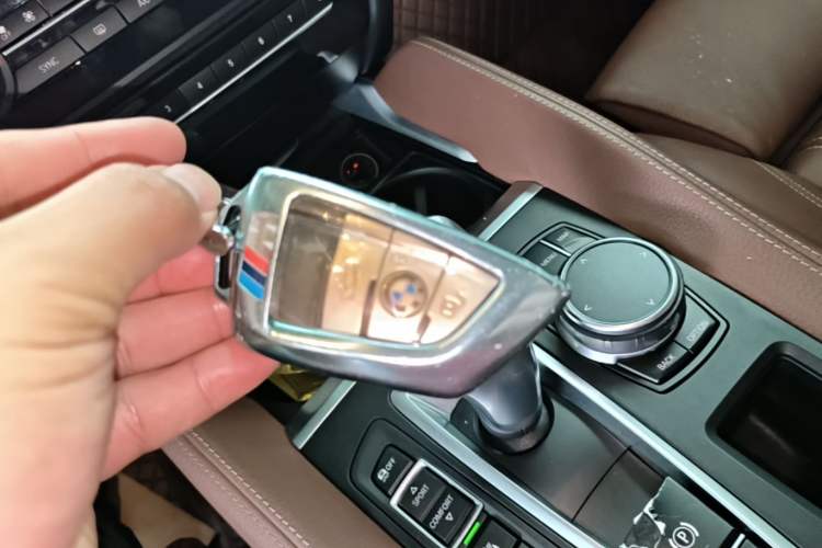 Used BMW X6 2018 xDrive28i Vehicle Key