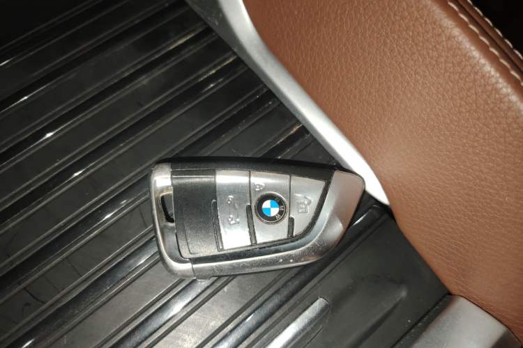 Used BMW X6 2018 xDrive28i Vehicle Key