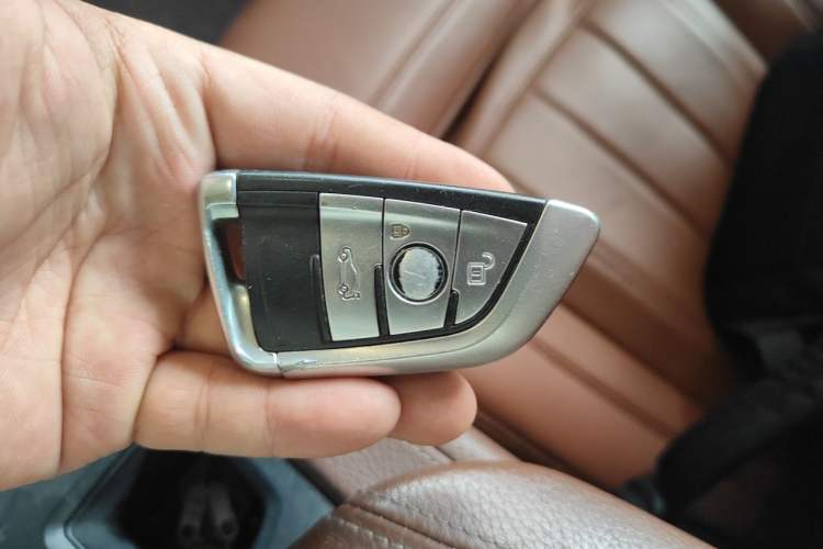 Used BMW X6 2018 xDrive28i Vehicle Key