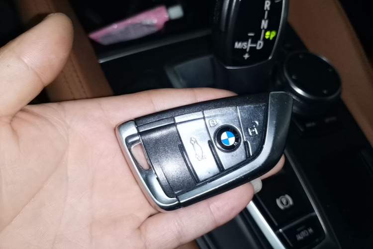 Used BMW X6 2018 xDrive28i Vehicle Key