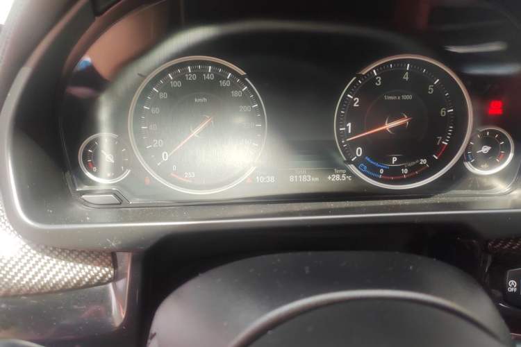 Used BMW X6 2018 xDrive35i Leading Model Odometer Close Up