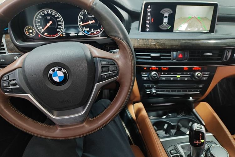 Used BMW X6 2018 xDrive28i Center Console