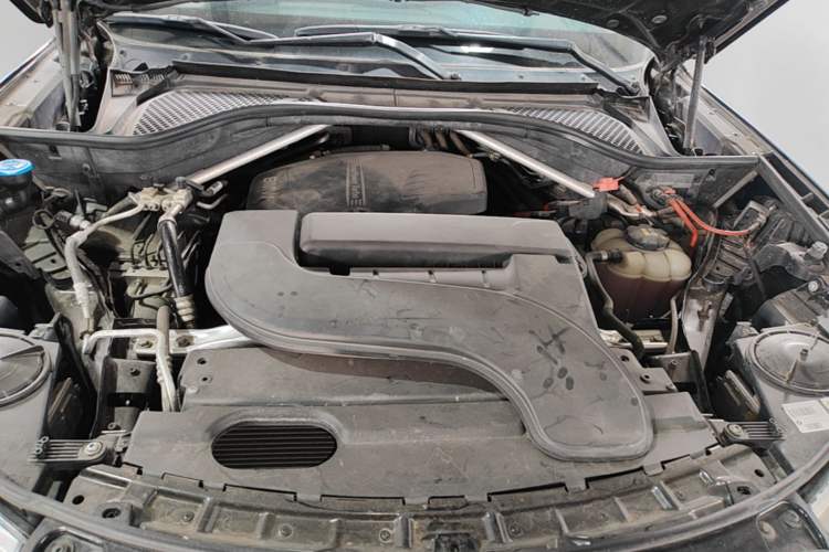 Used BMW X6 2018 xDrive28i Engine Bay