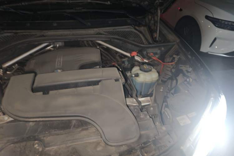 Used BMW X6 2018 xDrive28i Engine Bay Left