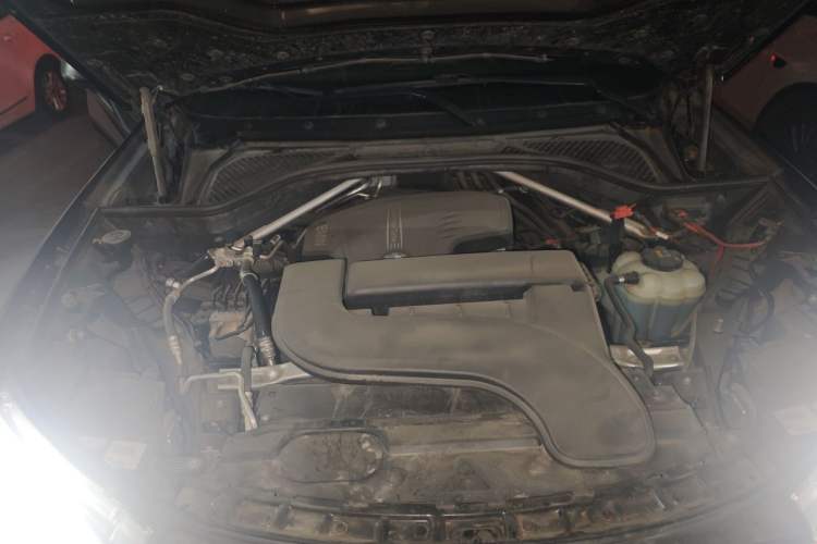 Used BMW X6 2018 xDrive28i Engine Bay