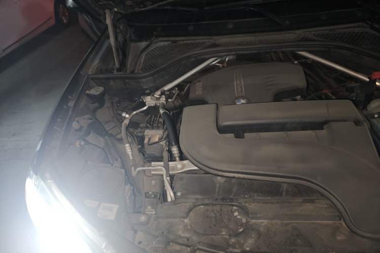 Used BMW X6 2018 xDrive28i Engine Bay Right
