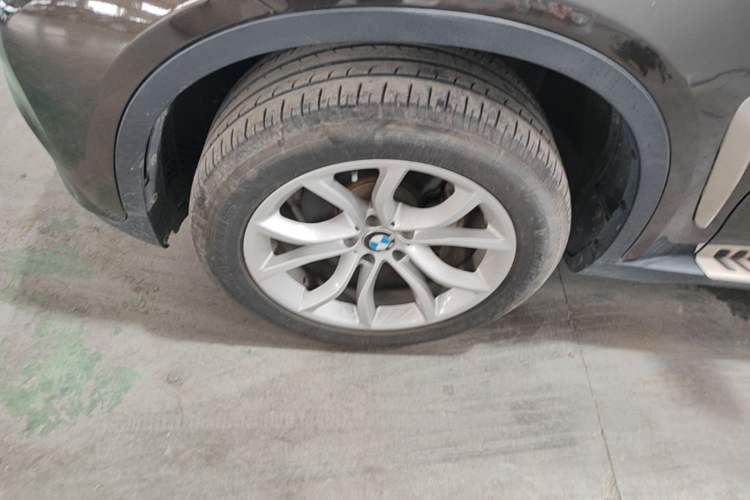 Used BMW X6 2018 xDrive28i Left Front Wheel Hub