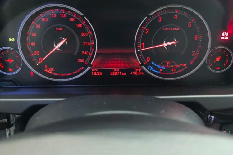 Used BMW X6 2018 xDrive28i Odometer Close Up