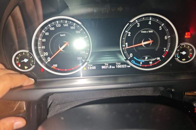 Used BMW X6 2018 xDrive28i Odometer Close Up