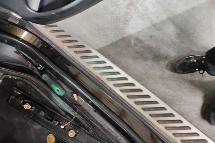 Used BMW X6 2018 xDrive28i Right Side Sill