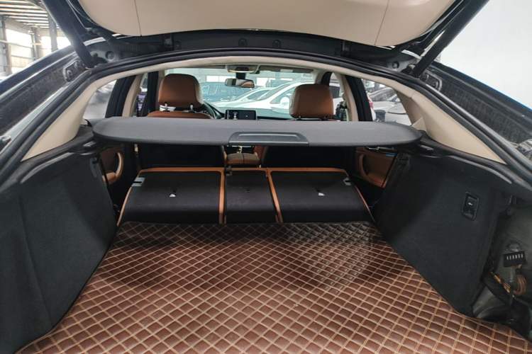Used BMW X6 2018 xDrive28i Trunk