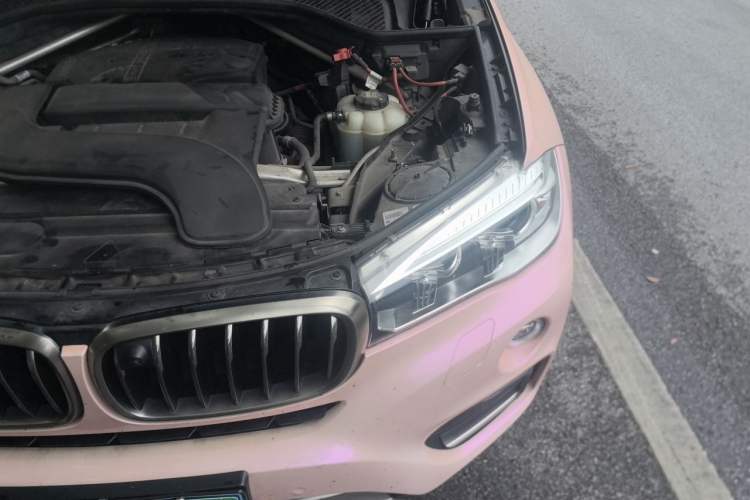 Used BMW X6 2018 xDrive28i Engine Bay Left
