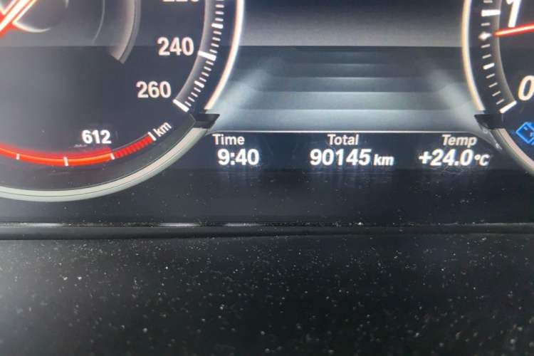 Used BMW X6 2018 xDrive28i Odometer Close Up