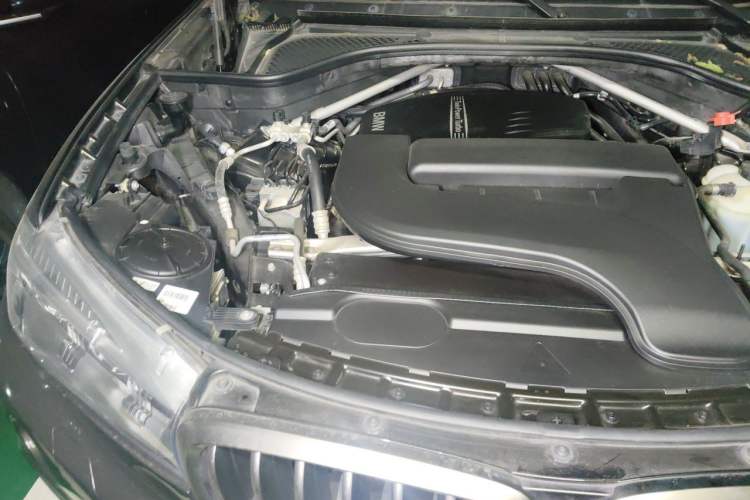 Used BMW X6 2018 xDrive28i Engine Bay Right