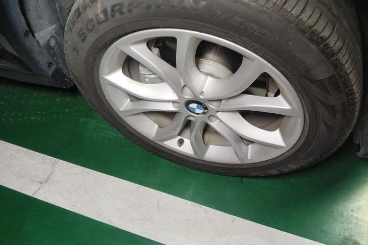 Used BMW X6 2018 xDrive28i Right Front Wheel Hub