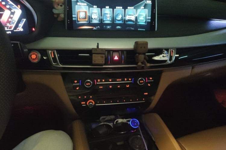 Used BMW X6 2018 xDrive28i Audio And AC Panel