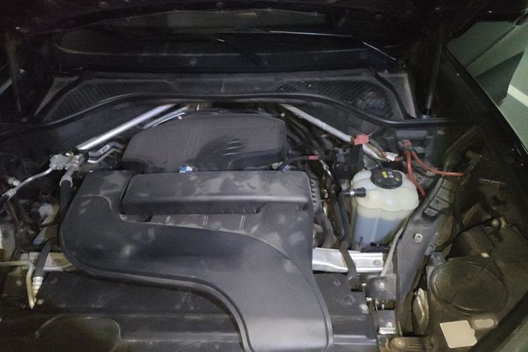 Used BMW X6 2018 xDrive28i Engine Bay