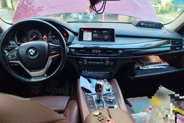 Used BMW X6 2018 xDrive28i Center Console