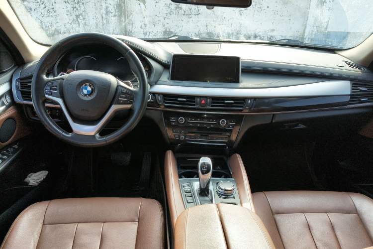 Used BMW X6 2018 xDrive35i Leading Model Center Console