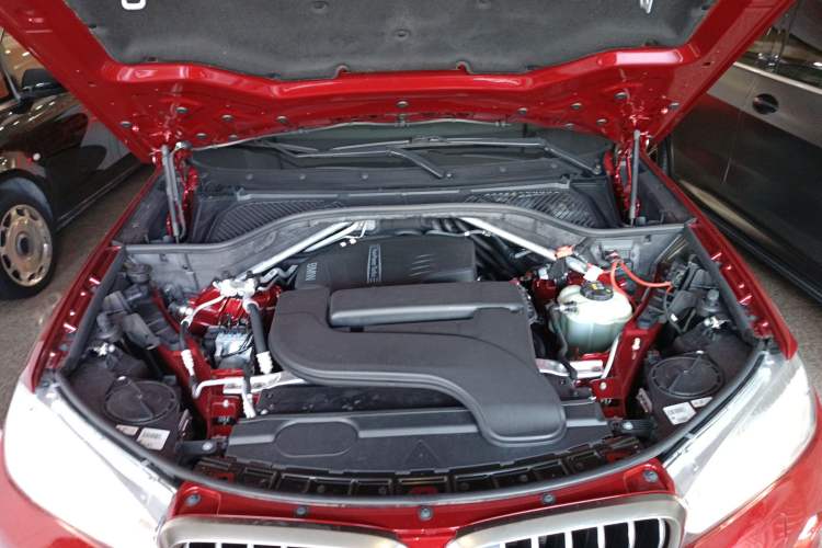 Used BMW X6 2018 xDrive28i Engine Bay