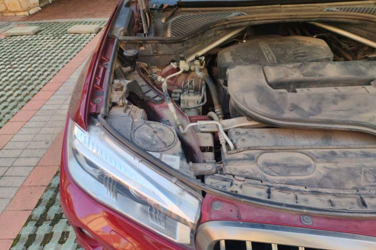 Used BMW X6 2018 xDrive28i Engine Bay Right