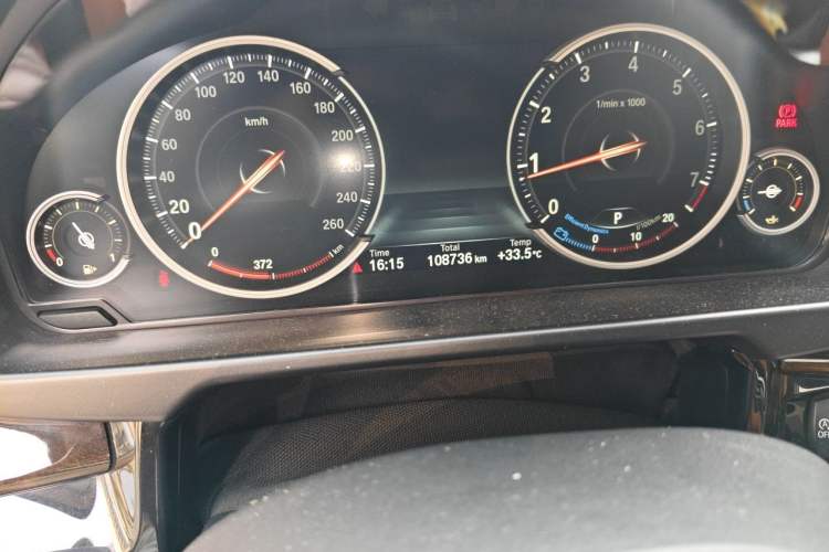 Used BMW X6 2018 xDrive28i Odometer Close Up